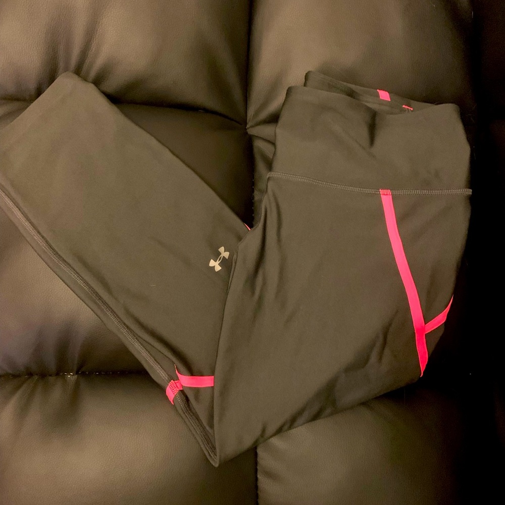 Like new womens Underarmour leggings size Large